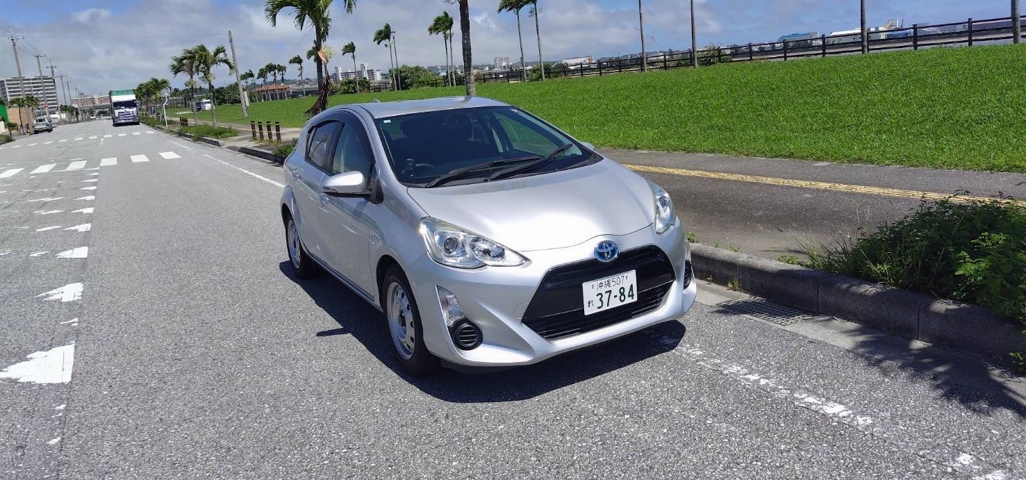 アクア シルバー【指定場所まで無料配車OK！　国際通り・首里城・那覇ICに近い格安レンタカー！ 】