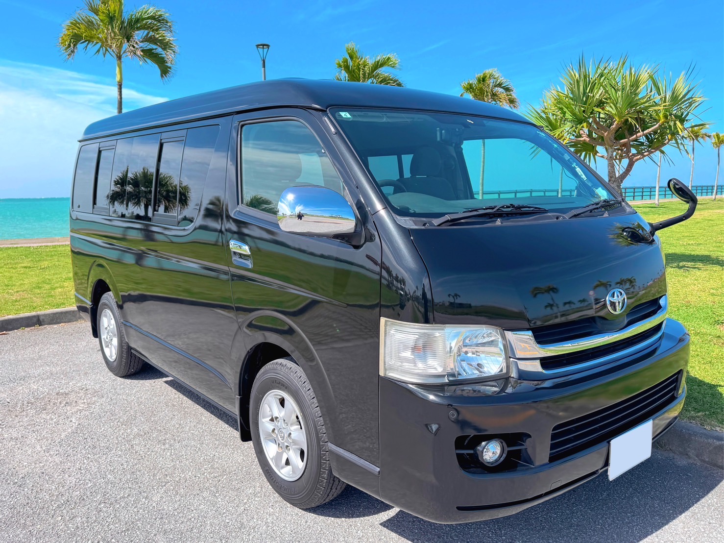 【沖縄那覇国際通り　ハイエース10人乗り　禁煙車】空港送迎OP有り♪沖縄旅行に是非★