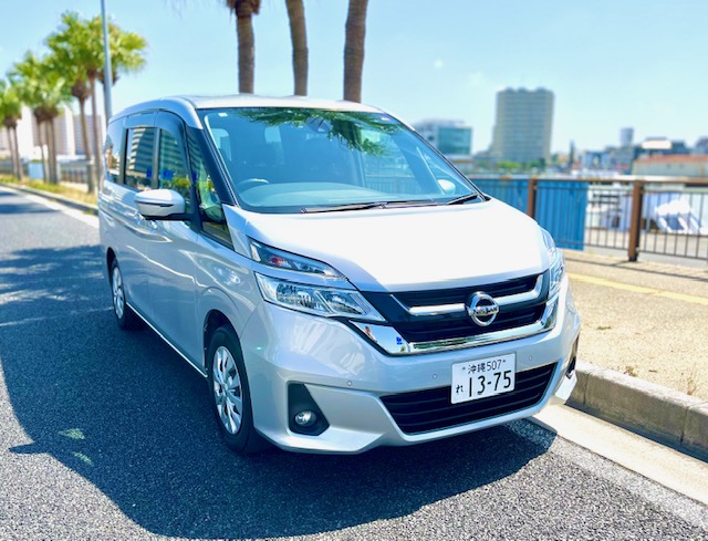日産セレナ人気の８人乗り！！ファミリー層だけでなくアウトドアやレジャーを楽しむ人にもぴったりの一台