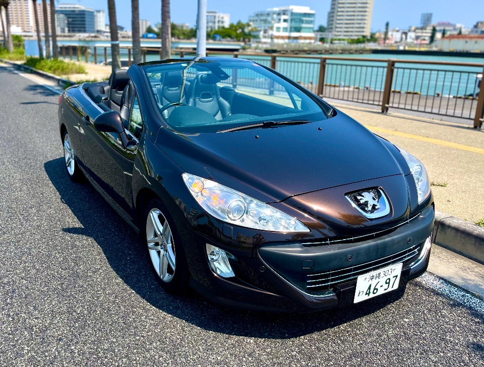 プジョー308CC ブラックレザーで静かにキマる贅沢なオープンカー