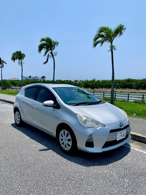 アクアシルバー✨コンパクト5人乗り・ハイブリッド車✨ご要望があればトゥクトゥクでの無料送迎可能✨