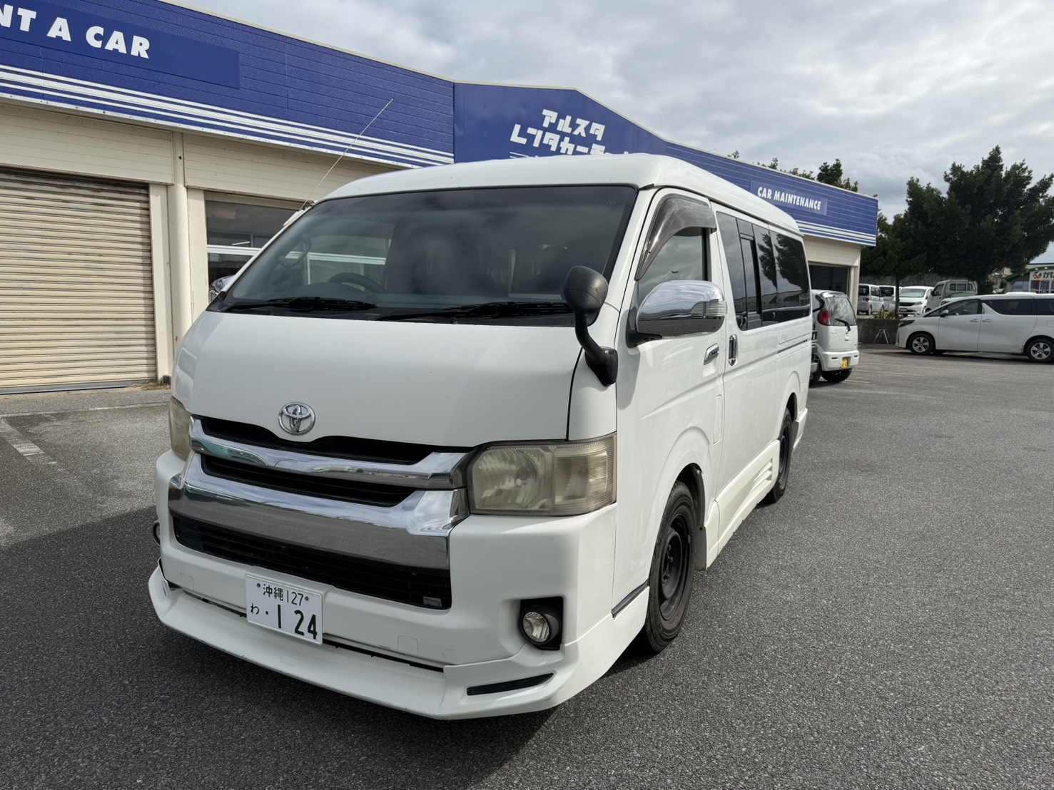 ハイエースカスタム　5人乗り　超大容量荷台