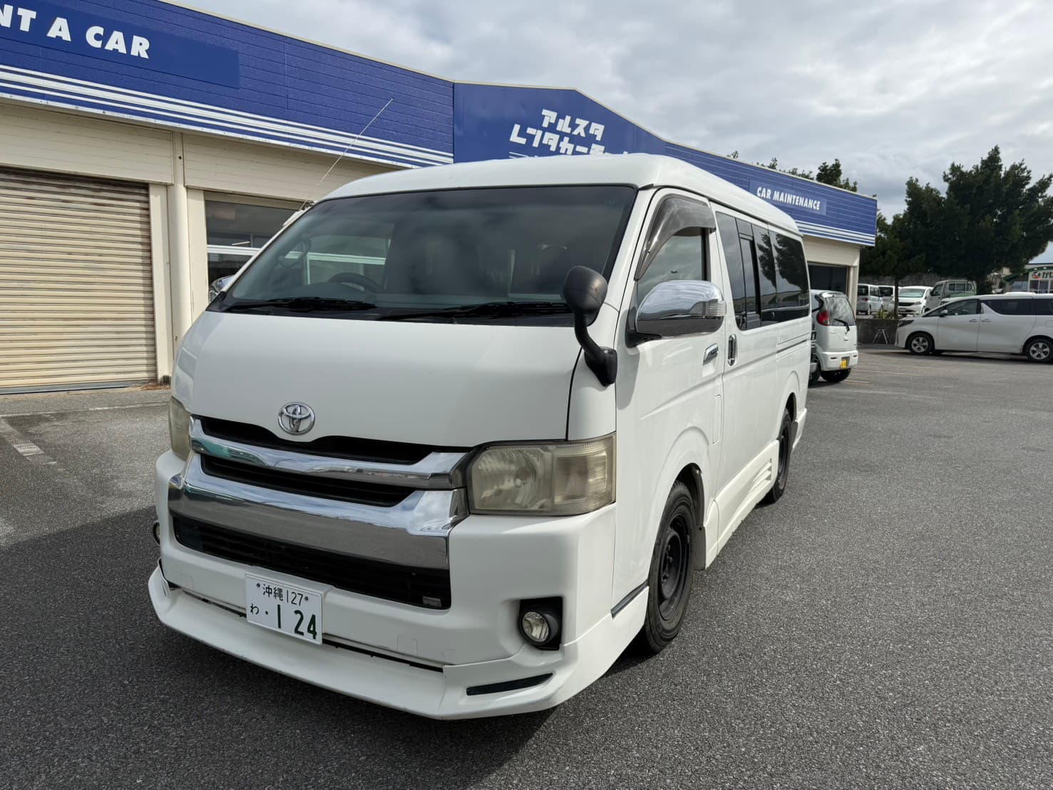 ハイエースカスタム　5人乗り　超大容量荷台