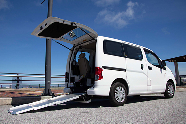 【福祉車両】NV200バネット 車いす1名乗り＋6名