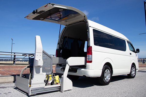 【福祉車両】ハイエース ウェルキャブ 車いす2名乗り＋8名