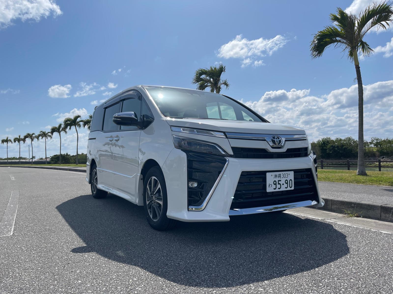 【高年式、高グレード、装備品充実、内装きれい】の車をやすく乗ってゴルフに行こう　VOXY