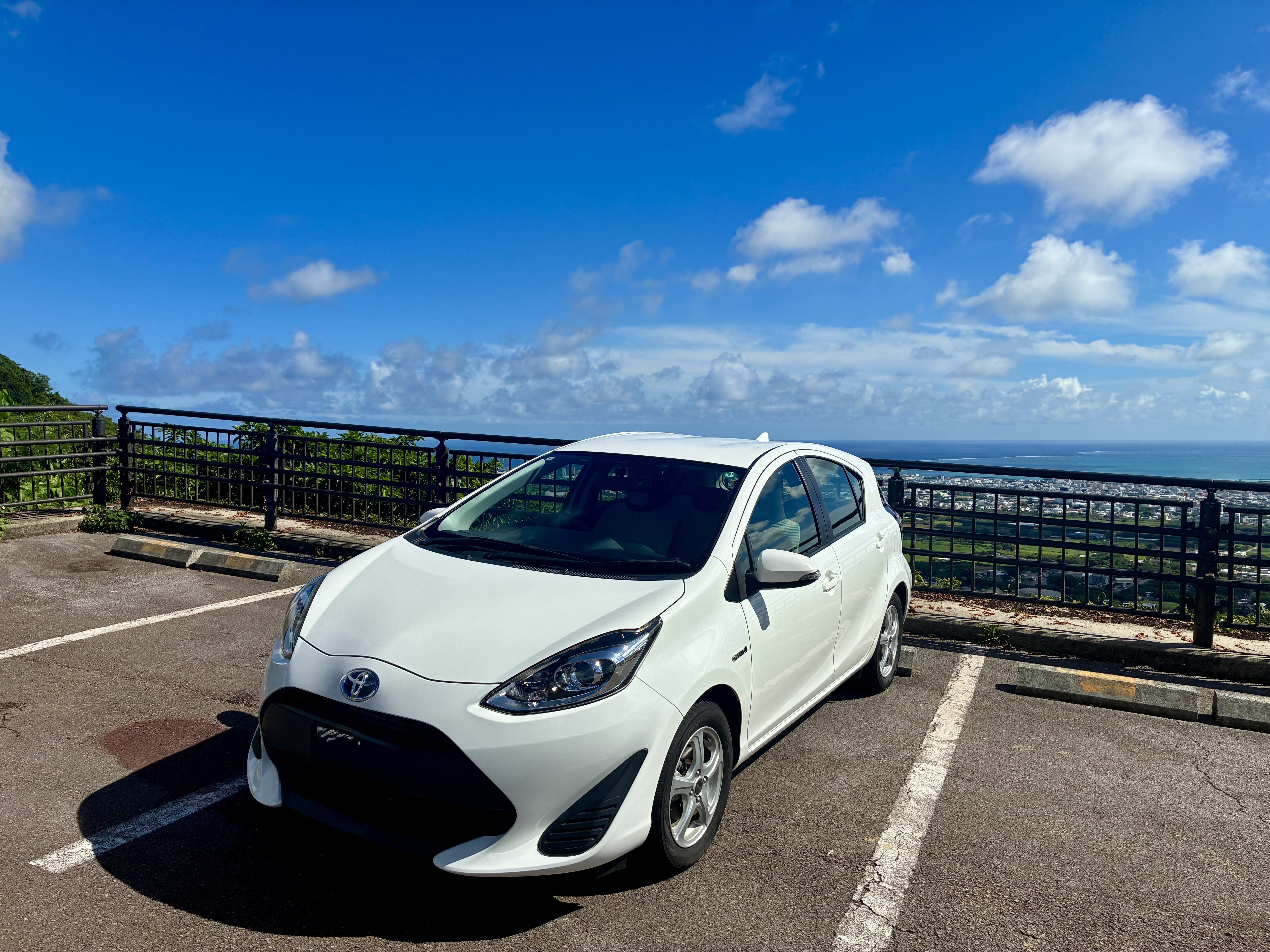 送迎無料！ガソリン満タン返し不要！免責補償込み！5人乗りのコンパクトカー