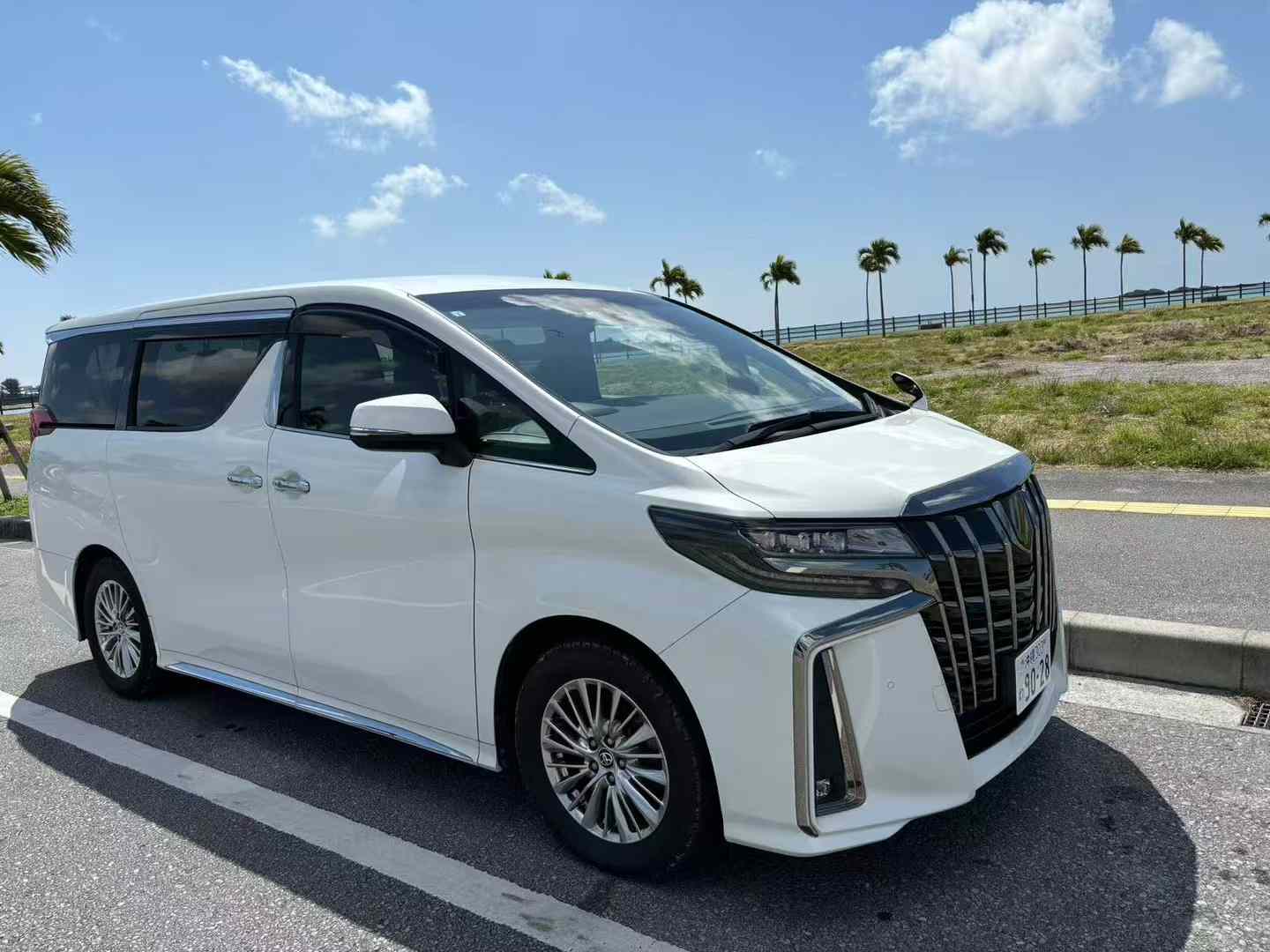 [基本補償込]トヨタ アルファード30系(最大7人乗り)　空港無料送迎付