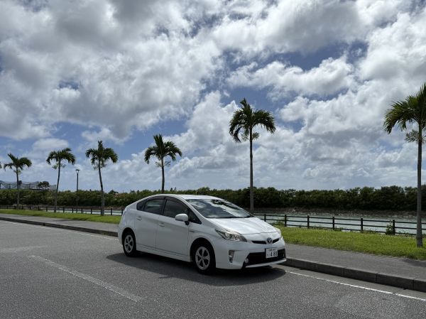 ☆希少！喫煙車両☆　プリウス確約　空港送迎あり　自動チェックイン機でスピーディーな出発を！