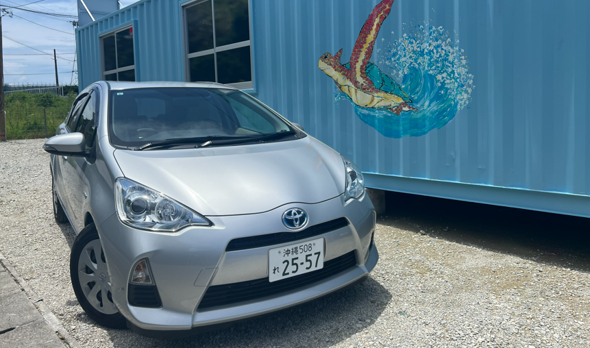 ＜アクアHV＞ ｜人気コンパクトハイブリッドカーアクア激安！！那覇空港無料送迎付き