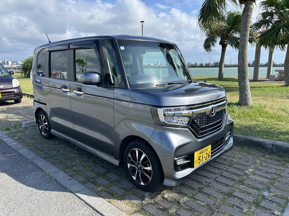 ★最短5分でレンタル完了！営業所に来所不要でご希望の場所に車をお届け！広い車内で4人乗ってもゆったり