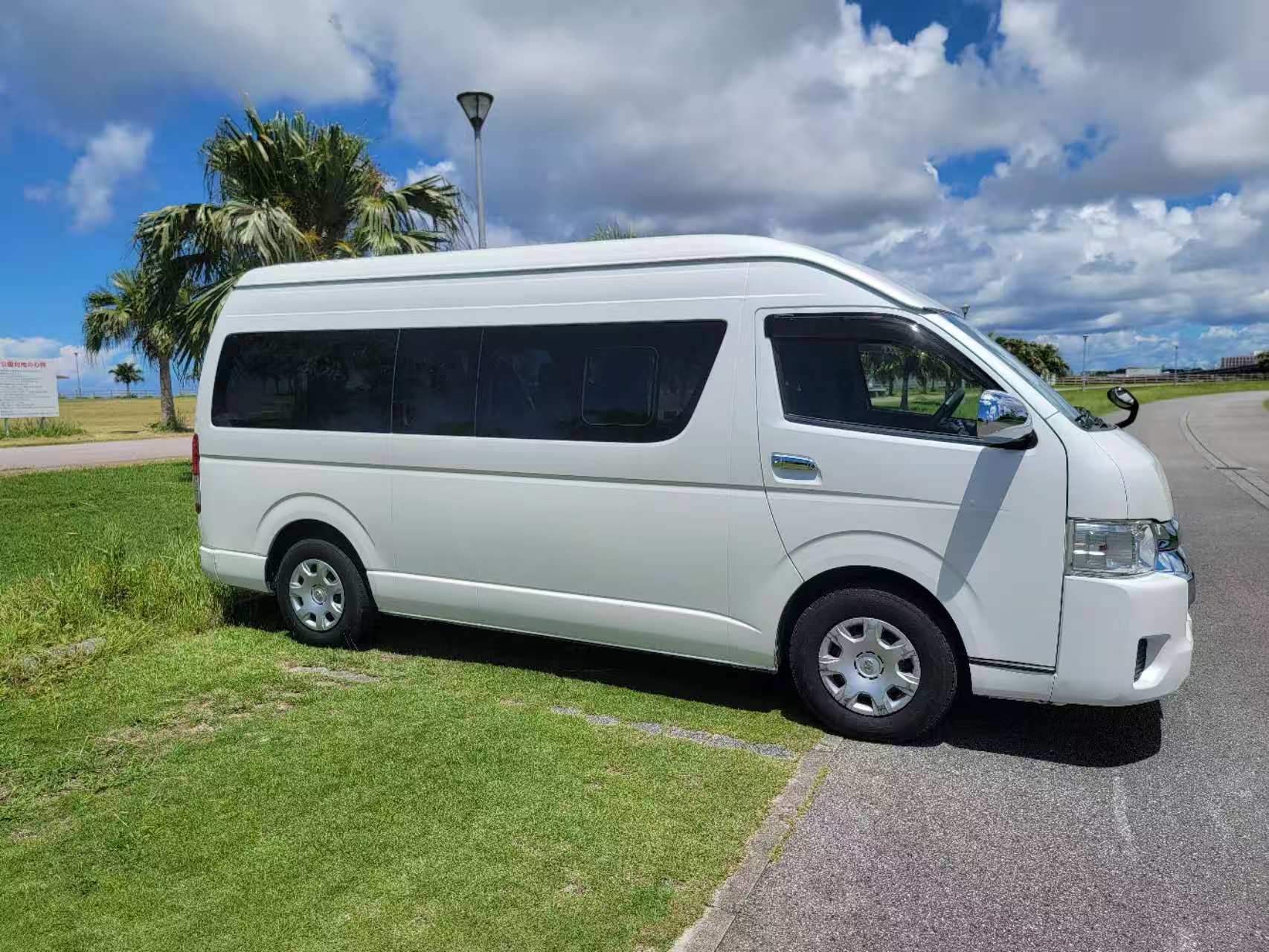 （ハイエースグランドキャビン）10人乗り　『基本免責込み＆空港/赤嶺駅無料送迎』