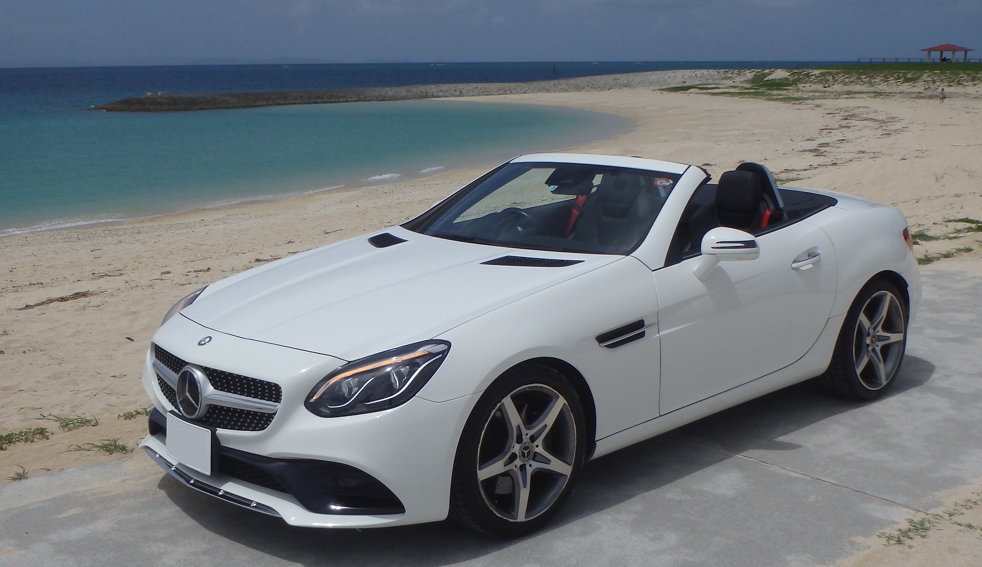 メルセデス・ベンツSLC１８０ホワイト  ■沖縄本島那覇支店　那覇空港・モノレール小禄駅送迎無料■