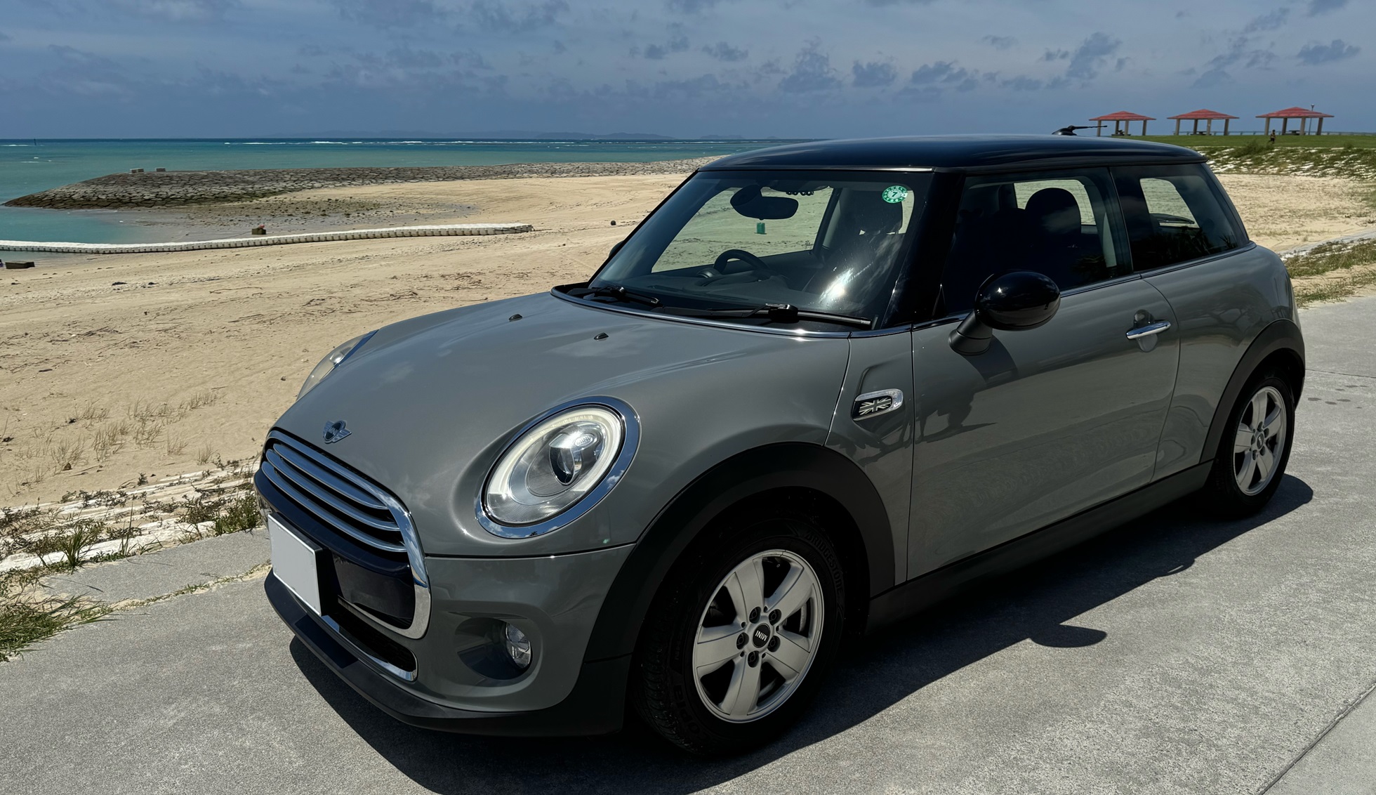 MINI ・グレー３Doors■沖縄本島那覇支店　那覇空港・モノレール小禄駅■