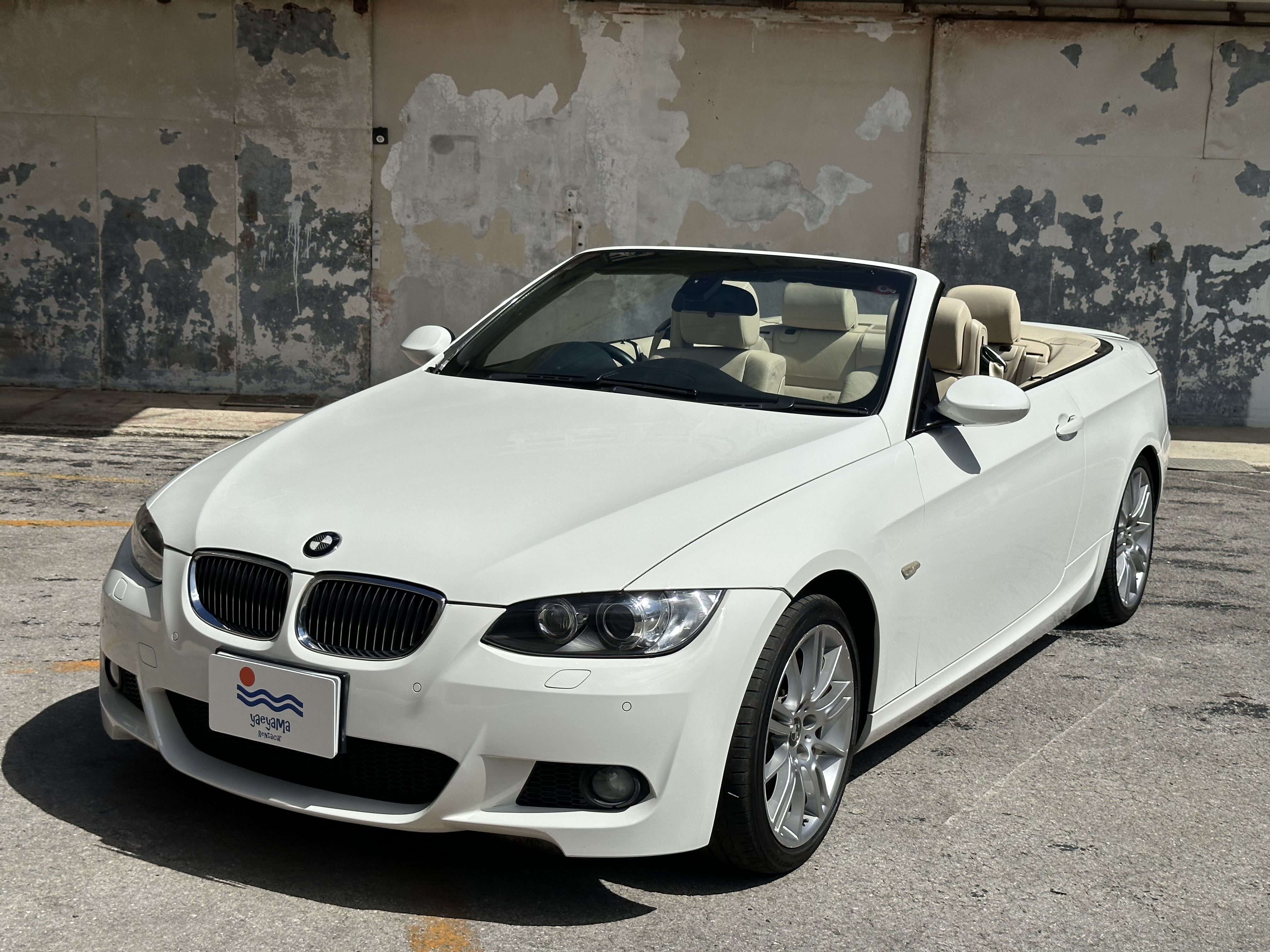 【石垣島・レンタカー】オープンタイプ自動車-ホワイトBMWカブリオレ-無料送迎付き