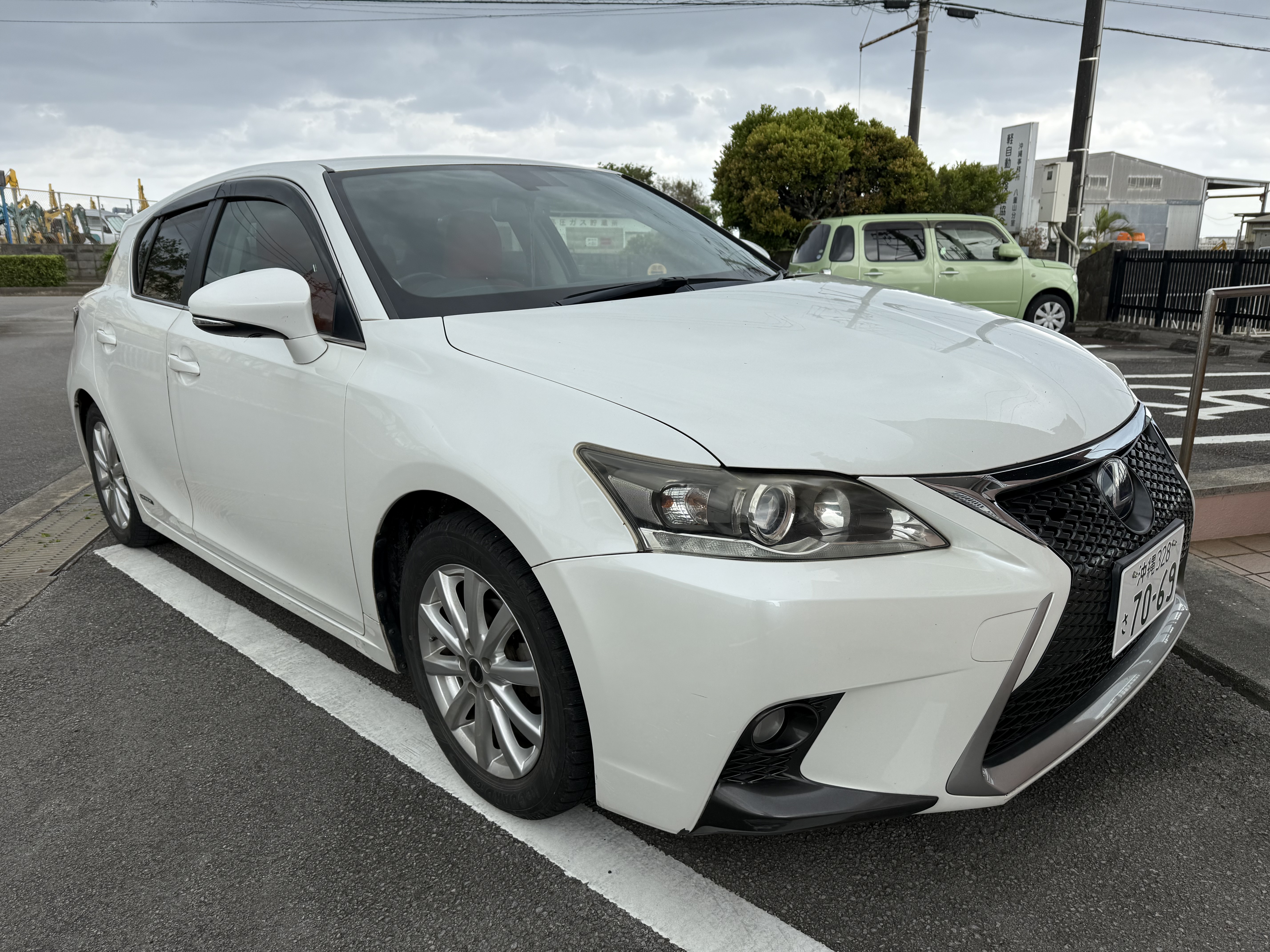 高級車レクサスCT200 白【石垣港離島ターミナル】石垣空港 クルーズ岸壁 ホテル【持込返却対応】