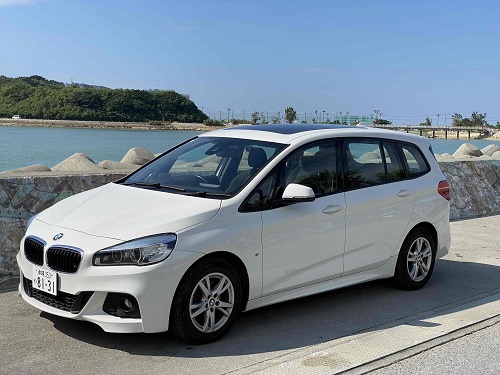 BMW 218i　グランツアラー　Ｍスポーツ　ファミリーに人気の7人乗り！　Wサンルーフ付き！！　沖