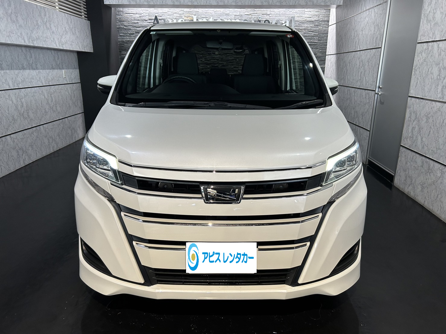 ノア（車椅子昇降機付） / トヨタ 8人乗り　※宿泊施設等への配車無料サービス有