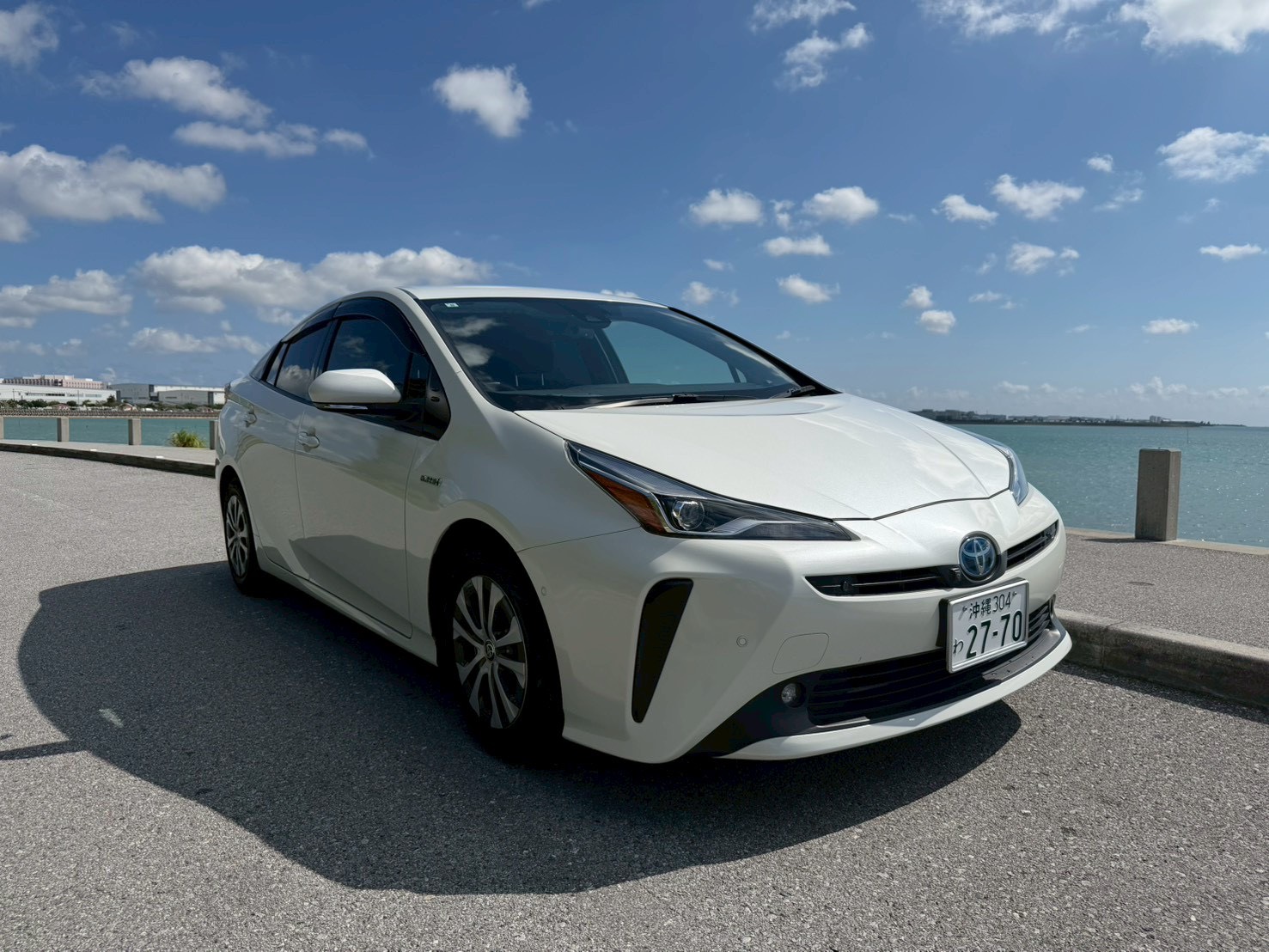 この夏限定★新古車でキレイ☆来店即貸★大人気プリウス50後期ハイグレードお得プラン！